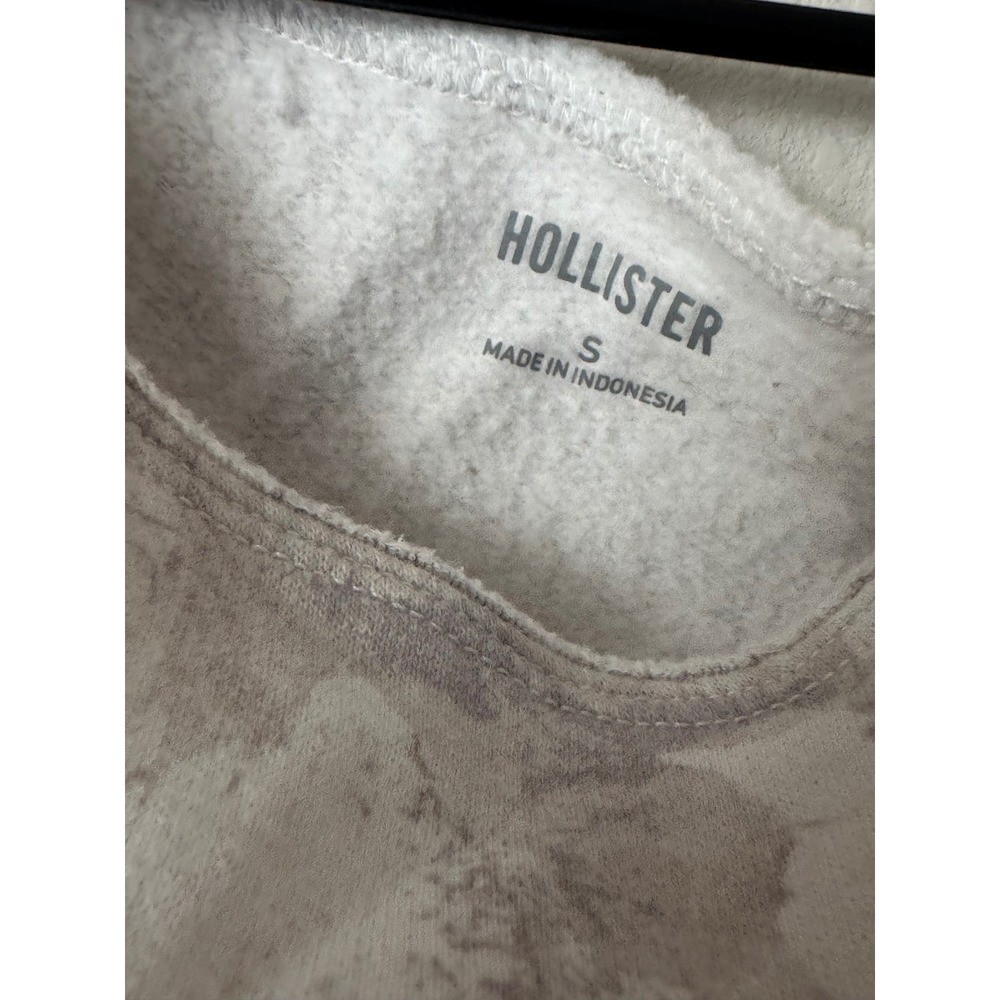 Hollister Womens Grey Leaf Camo Fleece Scoop Neck Pullover Sweatshirt Small - Picture 2 of 6